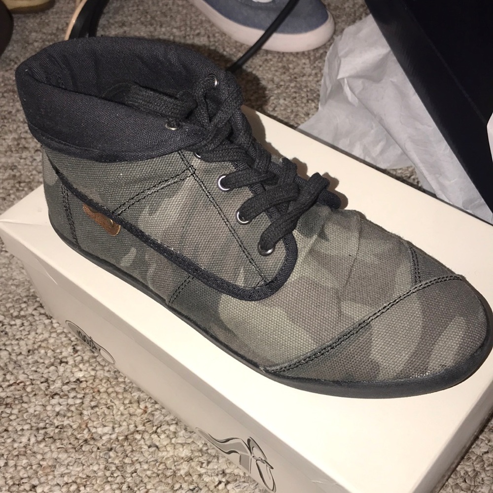 Military print shoes